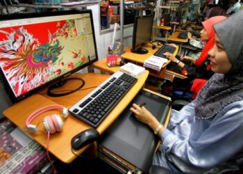 Bagi calon SPM yang gagal menyambung pengajian ke IPT dicadang menceburi bidang reka bentuk yang boleh menjana pendapatan lumayan. - Gambar hiasan