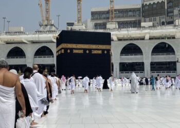 UMAT Islam tidak harus melepaskan peluang melakukan segala amalan kebajikan ketika Zulhijah termasuk mengerjakan haji di Mekah. – AFP