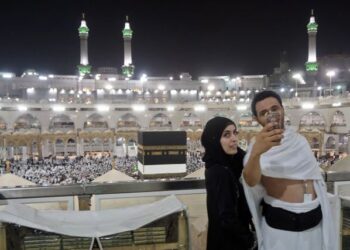 IBADAH haji adalah wajib bagi setiap umat Islam yang mampu dari segi kesihatan dan kewangan. – AFP
