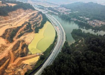 KEADAAN Hutan Simpan Kekal Bukit Cerakah (HSKBC) di Shah Alam yang semakin gondol. – UTUSAN/ MUHAMAD IQBAL ROSLI