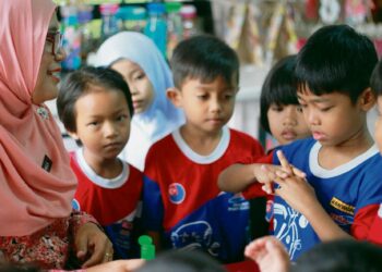 KAJIAN mendapati sabun dan air lebih lengkap untuk membuang lebih banyak kuman daripada tangan seseorang berbanding cecair pembasmi kuman.