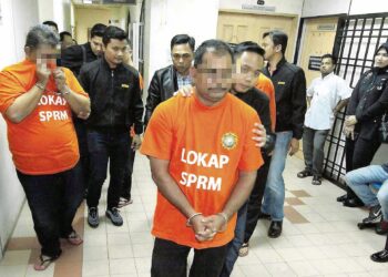 SEBANYAK 208 penjawat awam didapati terlibat dengan kegiatan rasuah dari Januari hingga Julai tahun ini. 
– GAMBAR HIASAN
