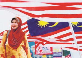 SEMANGAT patriotisme bukan diukur oleh saiz bendera yang dikibarkan. – GAMBAR HIASAN