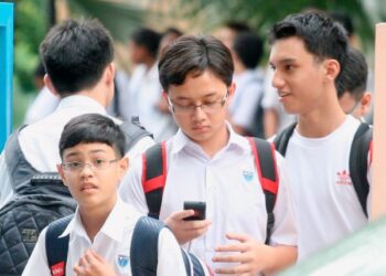 PENDIDIKAN literasi digital perlu diajar sejak 
di peringkat sekolah lagi. – GAMBAR HIASAN