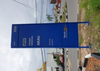 KESALAHAN bahasa yang terdapat pada papan tanda Stesen Kereta Api Arau, Perlis. – IHSAN PEMBACA