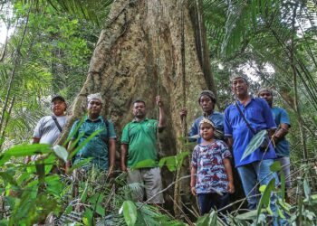 ORANG Asli suku Temuan menghargai usaha kerajaan Selangor untuk mewartakan semula Hutan Simpan Kuala Langat Utara (HSKLU). 
– UTUSAN/AFIQ RAZALI