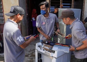 APABILA peralatan elektrik mempunyai masalah pendawaian atau komponen yang rosak, ini juga boleh menyebabkan litar pintas. – GAMBAR HIASAN/AMIR KHALID