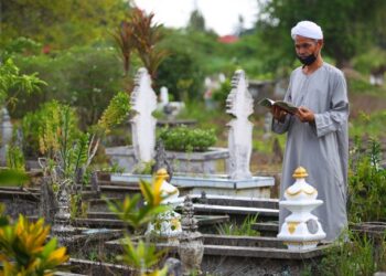 HAKIKATNYA umat Islam dianjurkan oleh Rasulullah SAW untuk memperbanyak mengingati mati. – UTUSAN/ZULHANIFA SIDEK