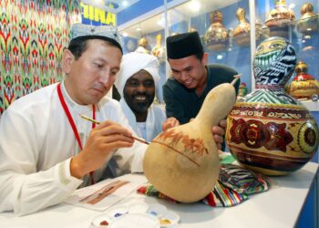 OBJEKTIF penubuhan Pertubuhan Kerjasama Islam (OIC) termasuk menggalakkan kerjasama antara negara-negara Islam dari segi kebudayaan.