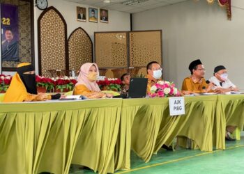 KINI sedang sibuk diadakan mesyuarat agung tahunan persatuan ibu bapa dan guru (PIBG) di seluruh negara. – GAMBAR HIASAN