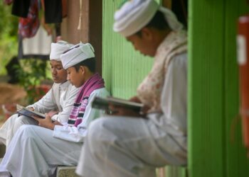 AMALAN soleh yang boleh diperbanyakkan pada bulan Rejab ialah membaca al-Quran. – UTUSAN/ PUQTRA HAIRRY
