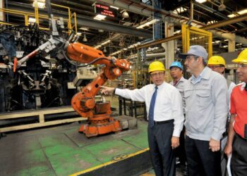 USAHA memodenkan sektor perindustrian dan perladangan dengan teknologi automasi dan robotik akan menjadi perlahan jika tenaga kerja asing terus dilambakkan di Malaysia.