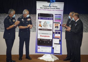 POLIS melancarkan aplikasi Semak MULE pada 2020 yang boleh digunakan orang ramai untuk menyemak nombor akaun bank si penipu.–- UTUSAN/MUHAMAD IQBAL ROSLI