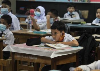 Kemahiran Berfikir Aras Tinggi (KBAT) didakwa mewujudkan jurang antara murid, selain memberi tekanan kepada mereka. - GAMBAR HIASAN