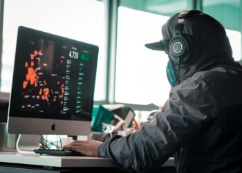 PENYELEWENGAN aset termasuk melibatkan data dan harta intelek syarikat. – GAMBAR HIASAN
