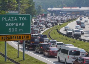 KEGAGALAN pemandu mengenal pasti laluan sepatutnya untuk memasuki lorong plaza tol turut merencatkan kelancaran di lebuh raya.