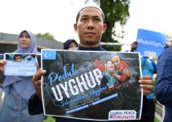 CUKUP membingungkan dengan sikap berdiam diri kerajaan terhadap kekejaman yang dilakukan  China terhadap etnik Uighur. – AFP