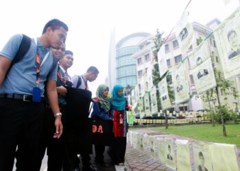 MENGUNDI secara elektronik telah diaplikasikan dengan meluas dalam pelbagai proses pengundian berskala kecil seperti pemilihan ahli majlis perwakilan pelajar di universiti. – IHSAN UPSI