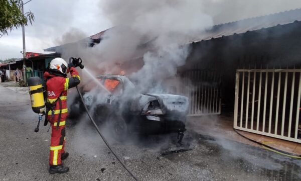 Rumah terbakar