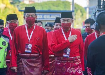 MUTAKHIR ini UMNO dilihat lebih selesa untuk bergerak solo. – UTUSAN/SHIDDIEQIIN ZON