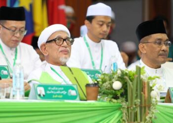 PEMIMPIN Pas gemar menggunakan naratif agama bagi mengalihkan perhatian rakyat terhadap isu rasuah dan banjir kilat. – GAMBAR HIASAN/ ZULHANIFA SIDEK