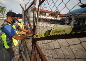 KEADAAN Pasar Besar Wakaf Bharu, Tumpat hari ini yang ditutup untuk proses sanitasi. - ROSALWANI CHE SOH