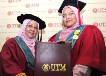 MAJLIS Konvokesyen UTM Ke-64 di Skudai, Johor pada Disember lalu menggunakan teknologi RFID yang disematkan pada jubah graduan. – UTUSAN/RAJA JAAFAR ALI