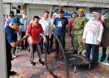 AHMAD MASLAN hadir  sempena  Program  Agenda Nasional Malaysia Sihat Peringkat Daerah Pontian di Pontian hari ini.