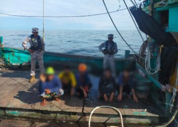 SEBAHAGIAN daripada nelayan warga asing yang ditahan Maritim Malaysia selepas didapati menceroboh perairan negara di sekitar perairan Pulau Pinang baru-baru ini.