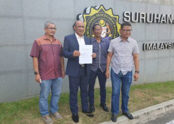 Zamil Ibrahim selepas membuat laporan di Ibu Pejabat SPRM Putrajaya  berkaitan isu dana RM600 bilion dan  pemilikan saham RM400 juta oleh Shahidan Kassim