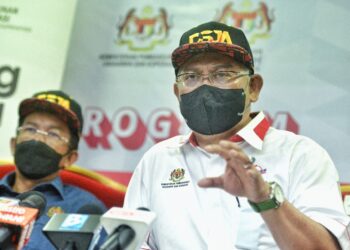 NOH Omar dalam sidang akhbar selepas merasmikan Program Usahawan dan Koperasi Keluarga Malaysia di Dewan Pusat Khidmat Jelebu, Kompleks UMNO Bahagian Jelebu, Simpang Pertang di sini hari ini.-UTUSAN/MOHD. SHAHJEHAN MAAMIN