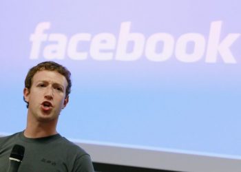 Mark Zuckerberg rancang halang pekerja Facebook bincang soal politik dan sosial dengan perincian diumumkan minggu hadapan. – GAMBAR HIASAN / AFP