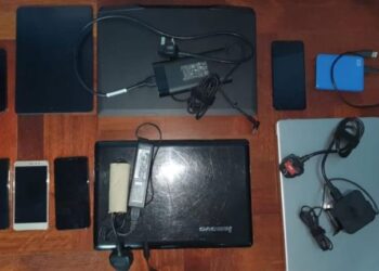 PERALATAN elektronik yang digunakan suspek dirampas polis. - AGENSI