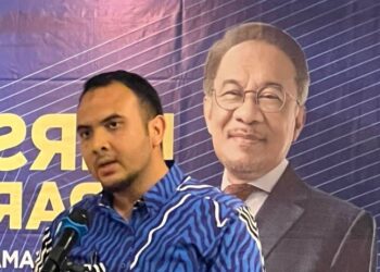AHMAD Farhan Fauzi ketika berucap kepada wakil-wakil NGO di Ipoh, Perak.