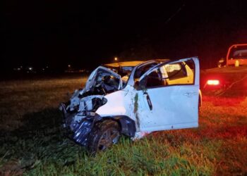 KEADAAN kereta Proton Myvi yang dipandu Nurul Atiqah Awang Lah remuk selepas terlibat dalam kemalangan yang melibatkan tiga kenderaan di Jalan Kuala Terengganu - Kota Bahru berhampiran Sungai Tarom, Setiu, semalam.