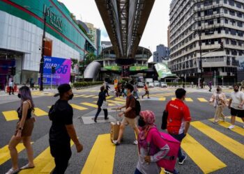 KEKUKUHAN ekonomi sesebuah negara merupakan antara faktor utama boleh menjadikan bahasa yang  dipertuturkan rakyatnya layak diangkat sebagai bahasa antarabangsa. – UTUSAN/SHIDDIEQIIN ZON
