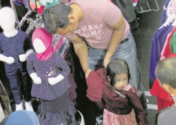 DALAM situasi kenaikan harga barangan, umat Islam hendaklah menjadi pembeli yang bijak ketika berbelanja. – GAMBAR HIASAN