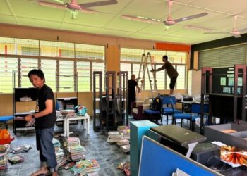 PERPUSTAKAAN USM membantu menyumbang kepakaran bagi menambah baik pusat sumber sekolah dan perpustakaan komuniti menerusi program khidmat masyarakat dan pemindahan ilmu.