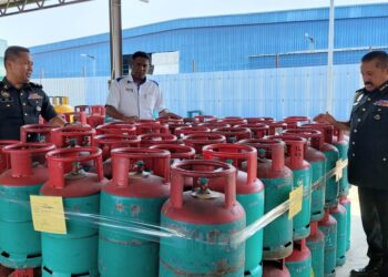 SEBAHAGIAN daripada 80 tong LPG yang dirampas KPDN di Balik Pulau, Pulau Pinang Jumaat lalu kini disimpan di Kompleks Penyimpanan Ekshibit KPDN di Bukit Minyak, Bukit Mertajam.