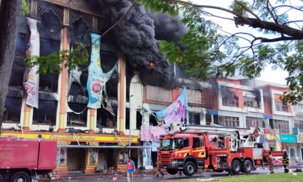 Jakel terbakar