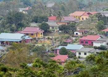 Pembukaan tanah rancangan seperti Felda memberi peluang kepada ramai rakyat negara ini memperbaiki kehidupan mereka.