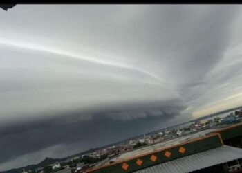 FENOMENA awan tsunami yang menggemparkan Parepare, Sulawesi Selatan.