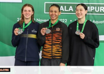 PANDELELA Rinong kembali menemui sentuhan selepas berjaya memenangi pingat emas di Grand Prix Terjun FINA di Pusat Akuatik Nasional, Bukit Jalil sebentar tadi.