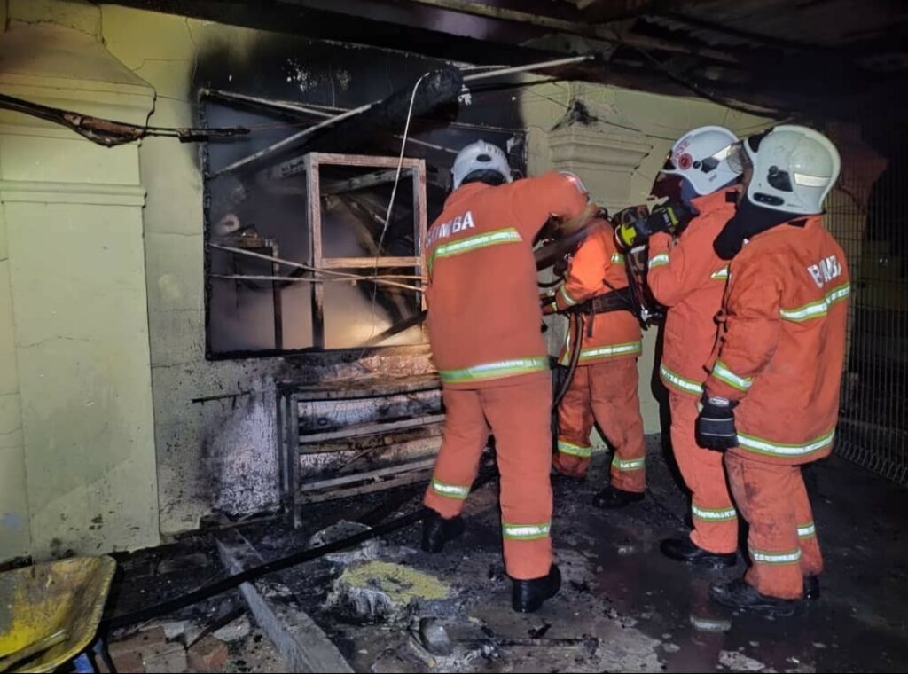 gambar pelajar tahfiz terbakar