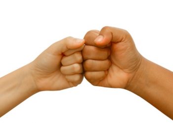 FIST Thumb tidak digalakkan dalam pematuhan SOP Kementerian Kesihatan. IHSAN RTMAGAZINE