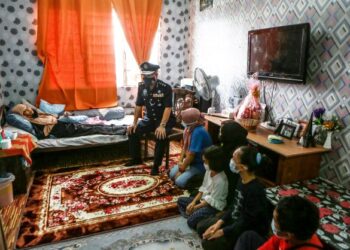 SEBAHAGIAN besar saiz rumah kos rendah seperti flat atau PPR tidak bersesuaian dengan komposisi jumlah penghuni kediaman itu. – GAMBAR HIASAN/AFIQ RAZALI