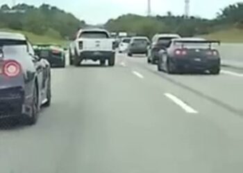 TANGKAP layar kenderaan pacuan empat roda yang berlanggar dengan Lamborghini di Kilometer 34, Lebuhraya Utara Selatan berhampiran Sedenak, Kulai di Johor.