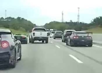 TANGKAP layar kenderaan pacuan empat roda yang berlanggar dengan Lamborghini di Kilometer 34, Lebuhraya Utara Selatan berhampiran Sedenak, Kulai di Johor, semalam.