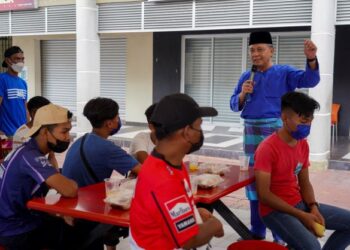 PENGUNDI muda harus memilih parti yang mampu menawarkan kualiti berpolitik matang dan progresif. – UTUSAN/FARIZ RUSADIO