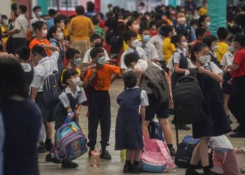 BOLEH dikatakan semua sekolah Cina di Malaysia menggunakan bahasa Mandarin sebagai pengantar. – GAMBAR HIASAN/SHIDDIEQIIN ZON